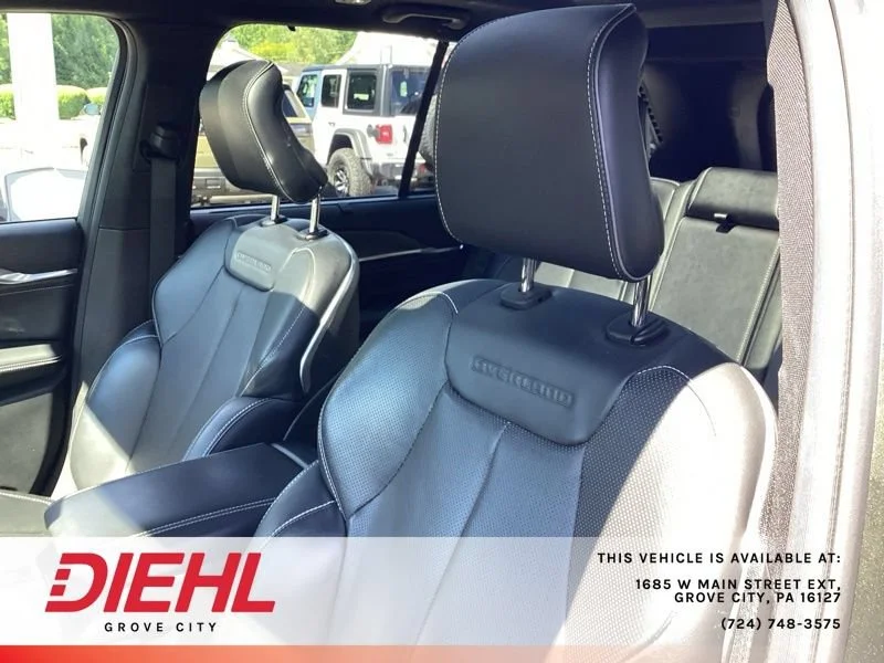 Used 2023  Jeep Overland image 20