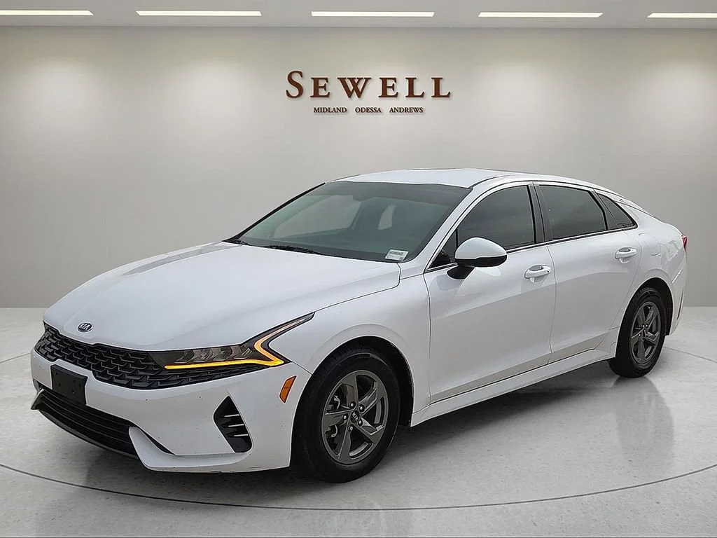 Used 2021 White Kia LXS image 1