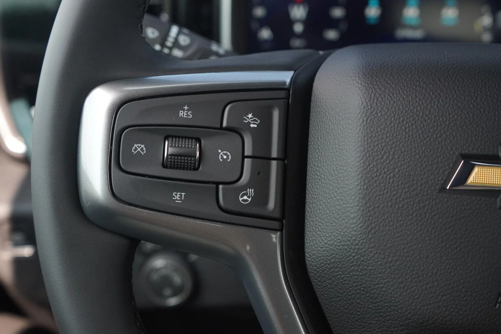 New 2026 Summit White Chevrolet LT (2FL) image 15