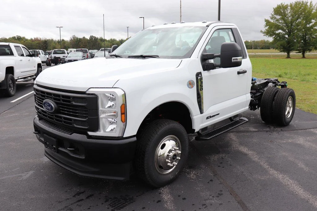 2026 Ford F-350 Super Duty Chassis Cab XL - Photo 6