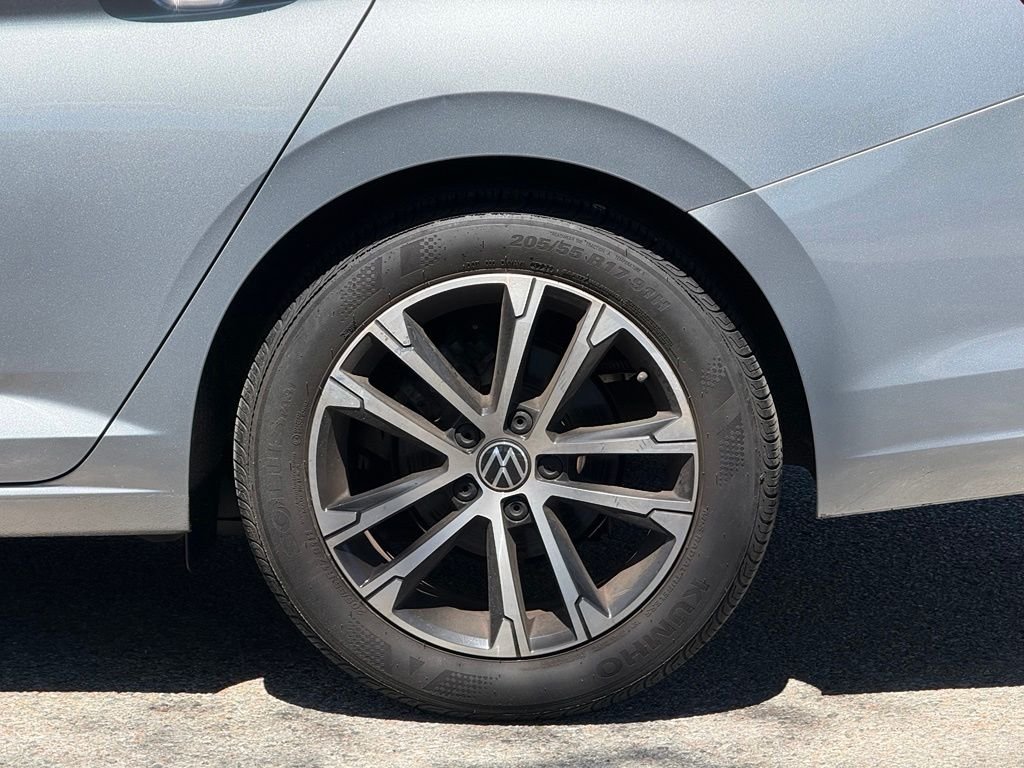 Used 2023  Volkswagen 1.5T Sport image 7