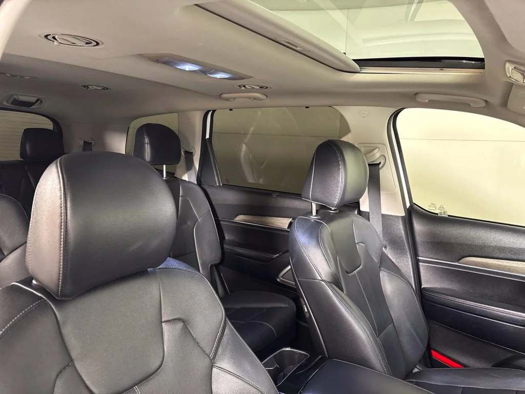 Used 2022 White Kia EX image 16