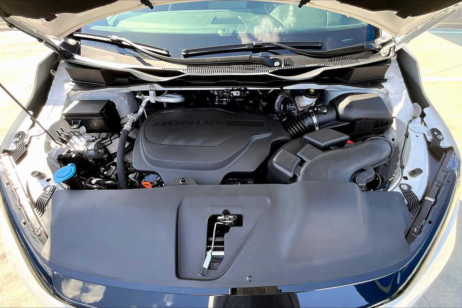 New 2026 Platinum White Pearl Honda Sport-L image 16
