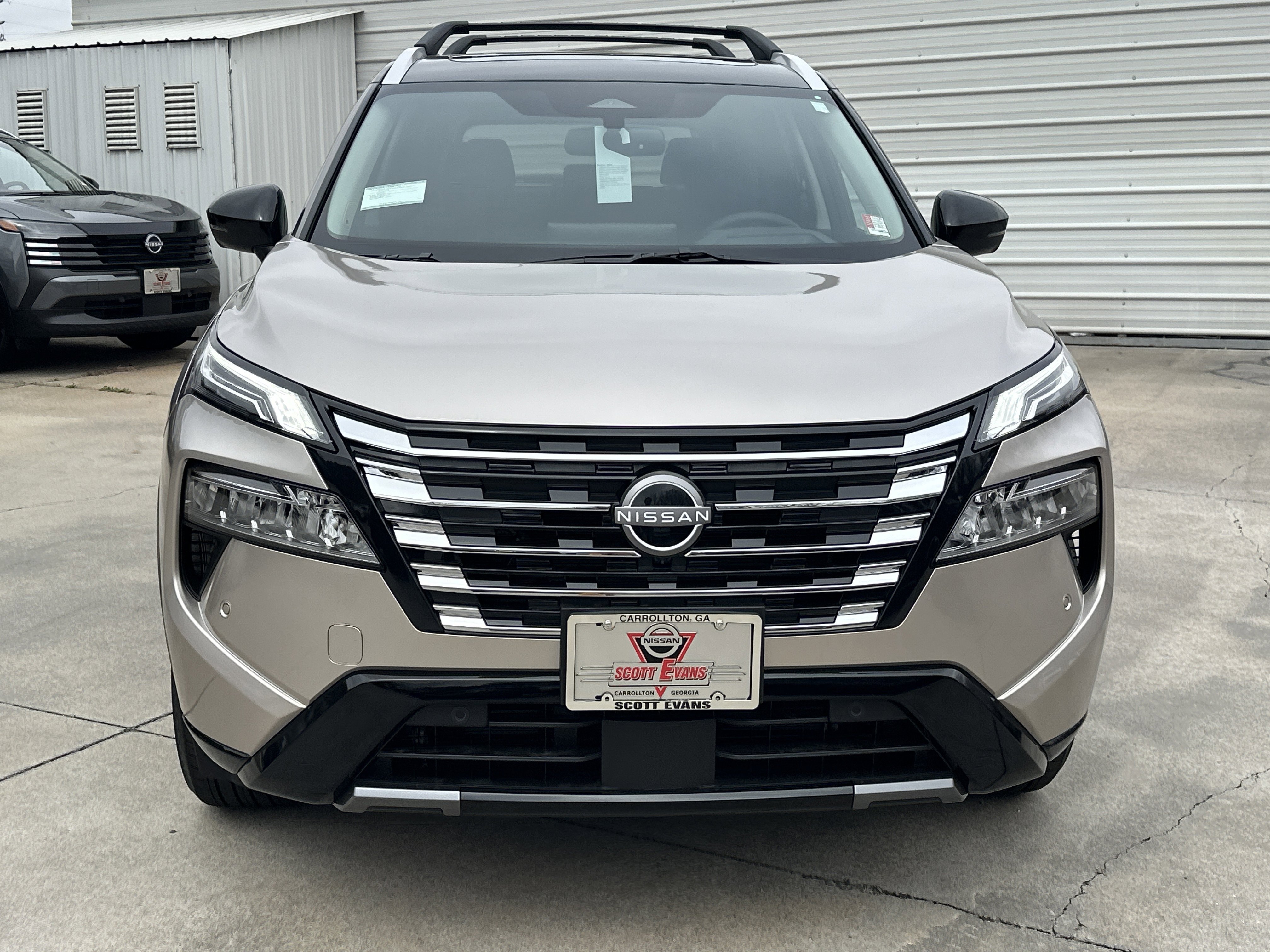 New 2026 Champagne Silver Metallic/Super Black Nissan Platinum image 3