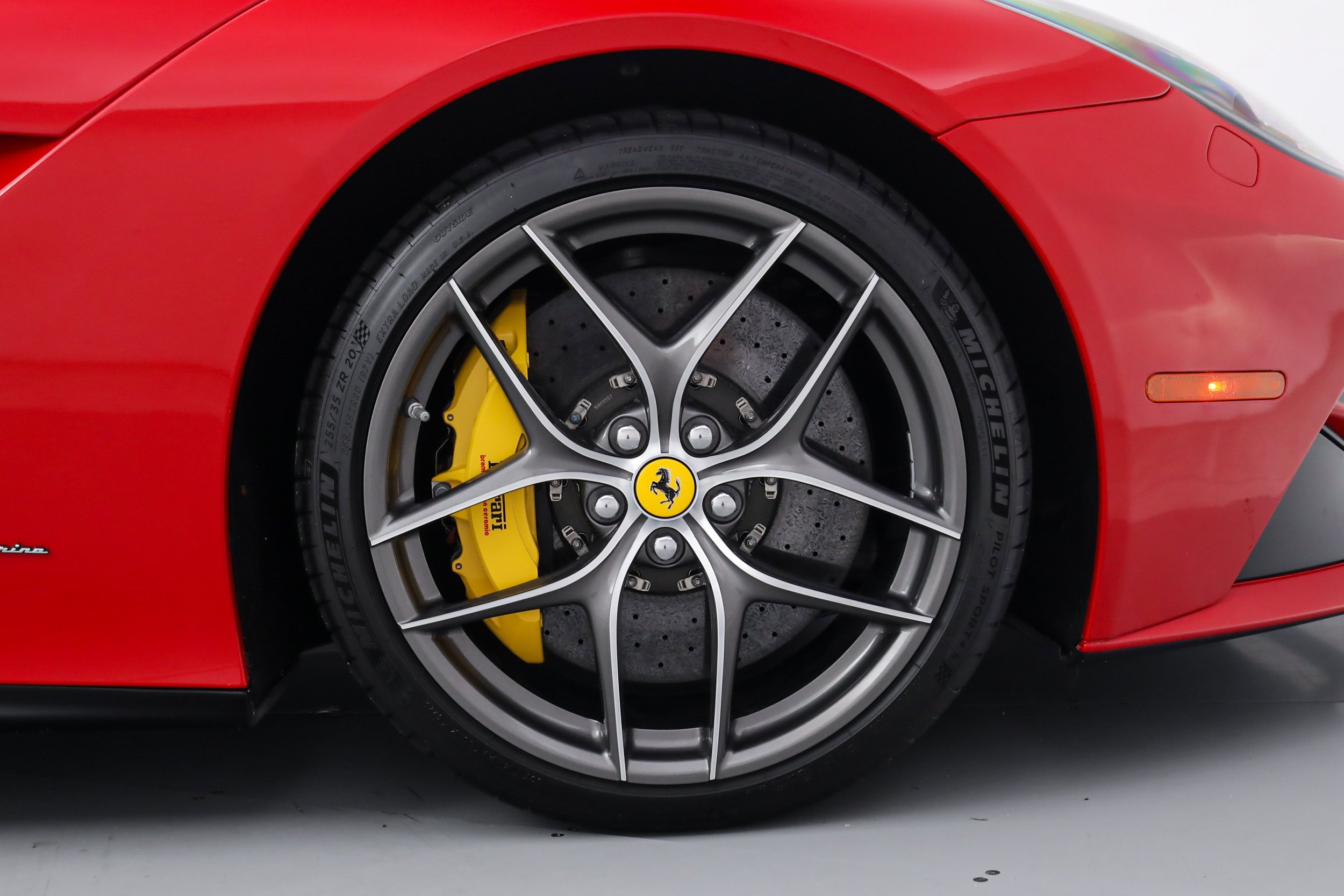 Used 2014 Red Ferrari  image 33