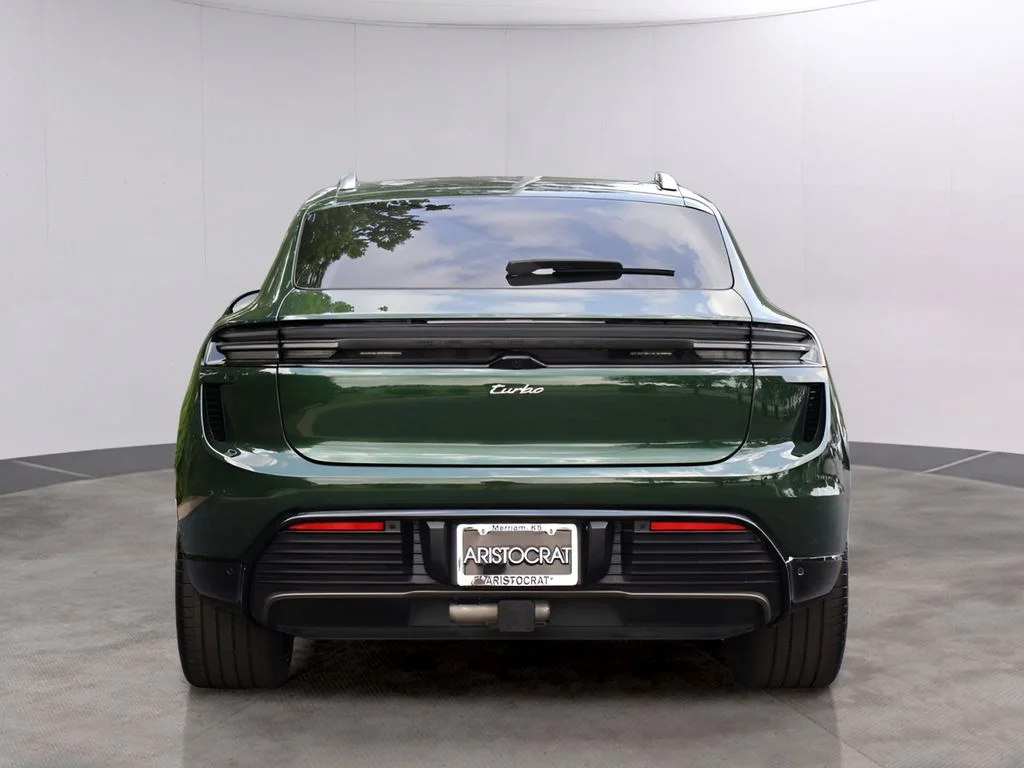 Used 2024 Oak Green Metallic Neo Porsche Turbo image 7