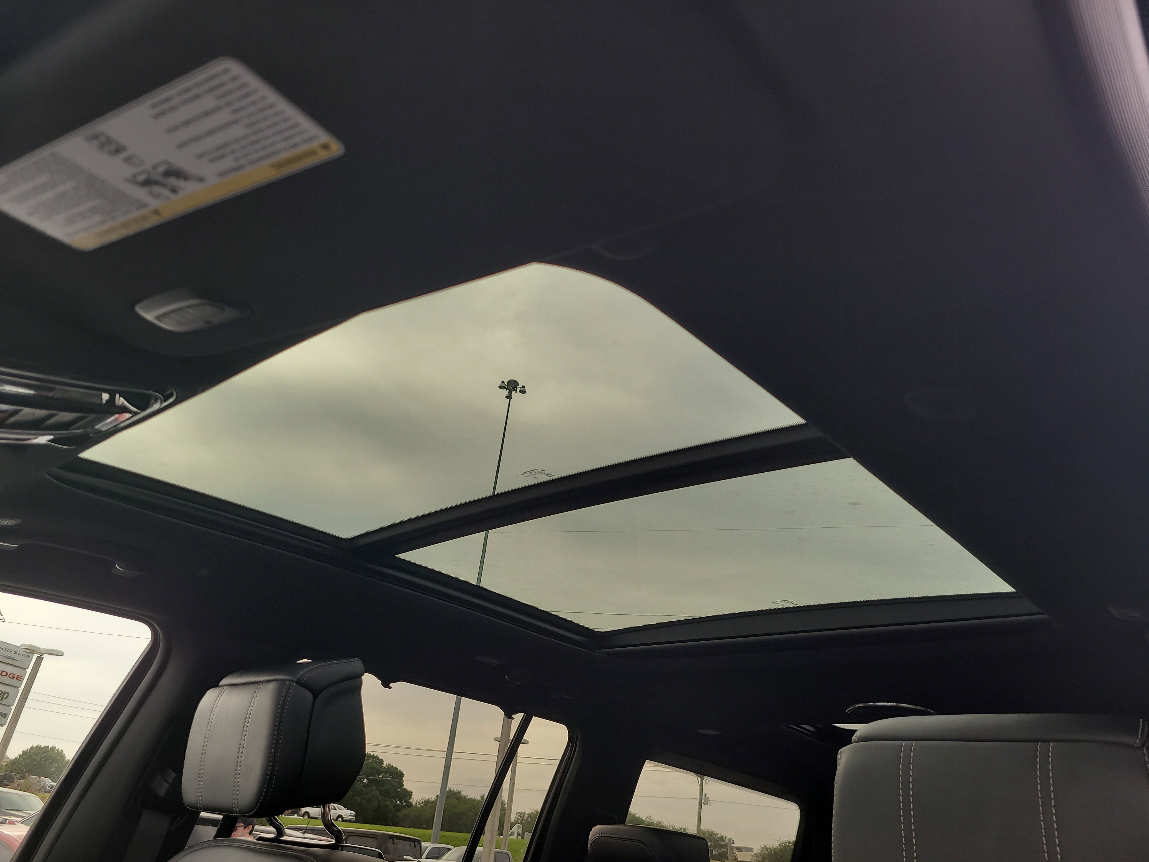 New 2026 High Gloss Black Exterior Paint Jeep Summit Obsidian image 17