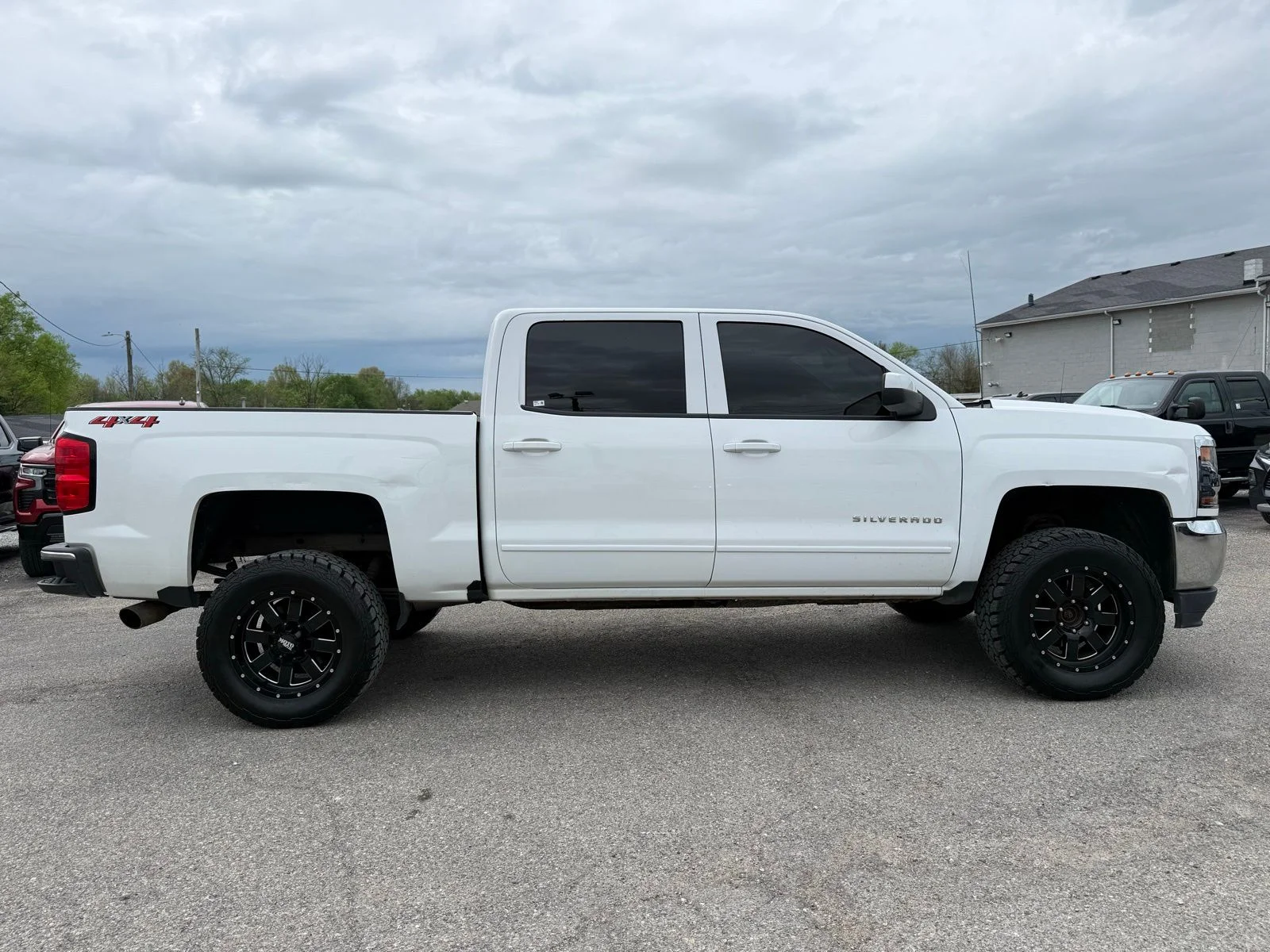 Used 2018 White Chevrolet LT image 9