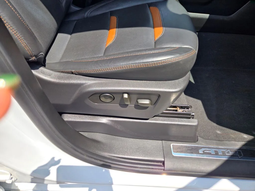 Used 2024 White GMC AT4 image 6