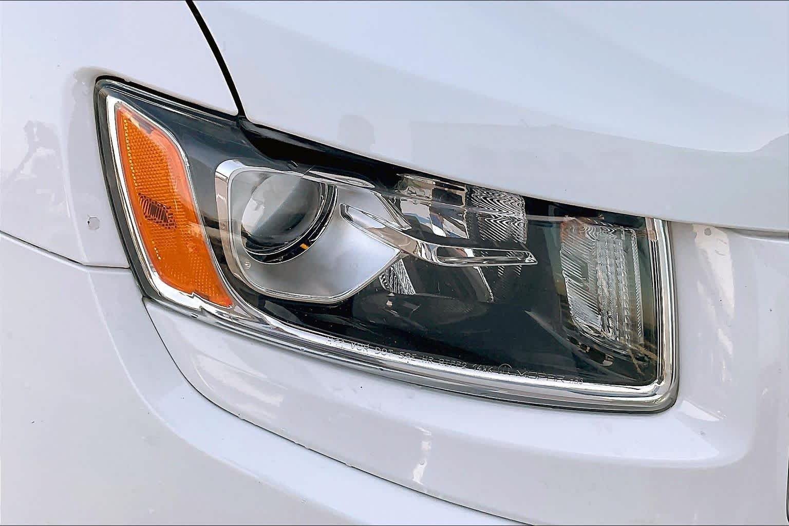 Used 2016 Bright White Clearcoat Jeep Limited image 25