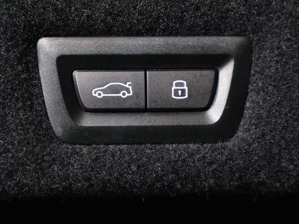 Used 2023 Black BMW 760i xDrive image 22