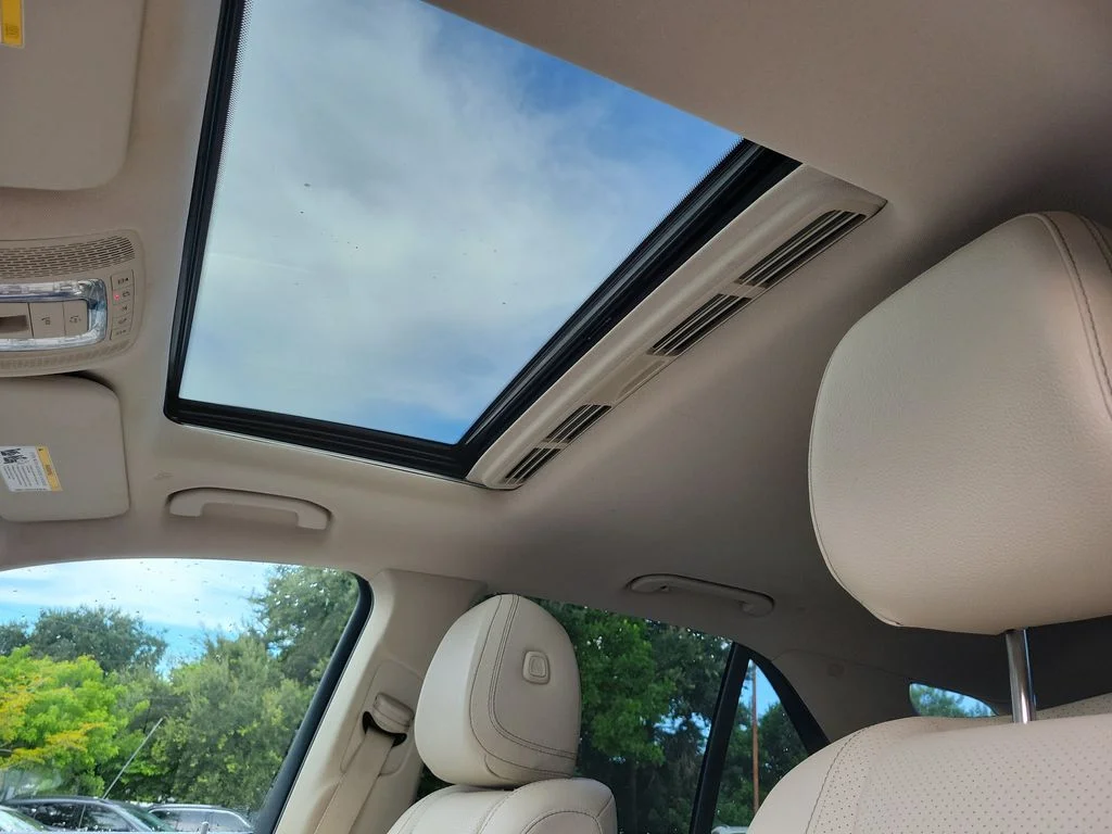 Used 2020 White Mercedes-Benz GLE 350 image 28
