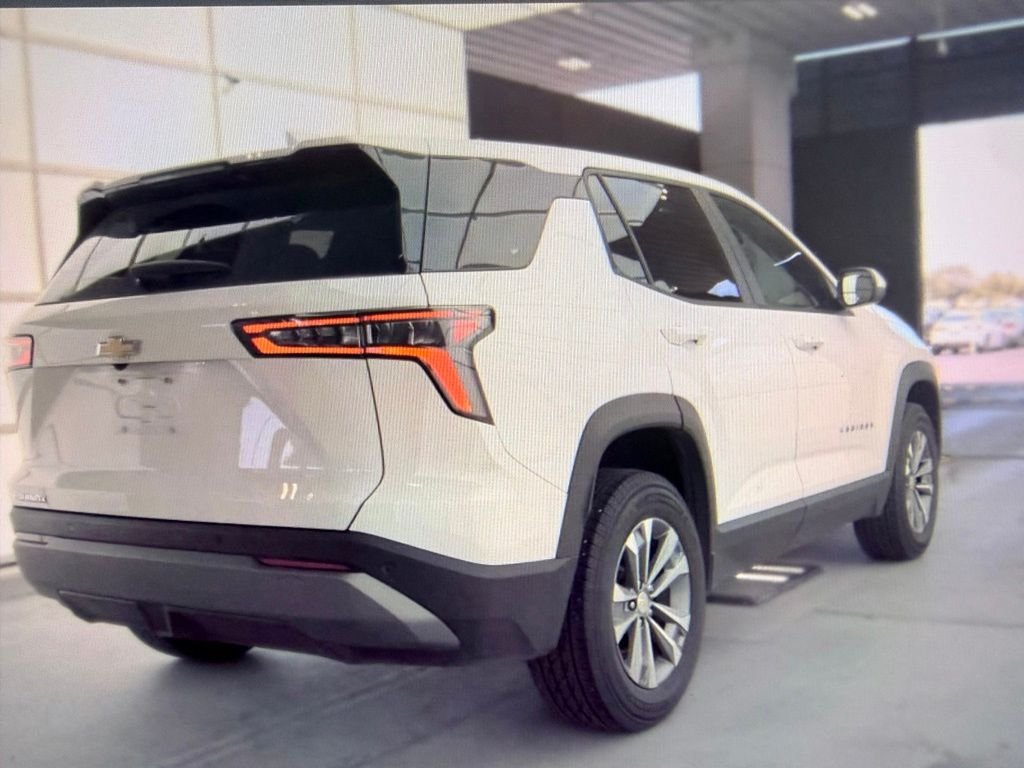 Used 2025 White Chevrolet LT image 3