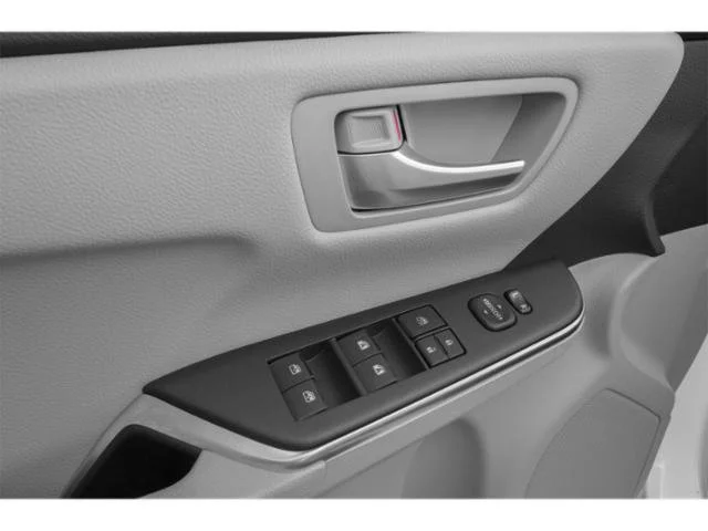 Used 2015  Toyota SE image 20