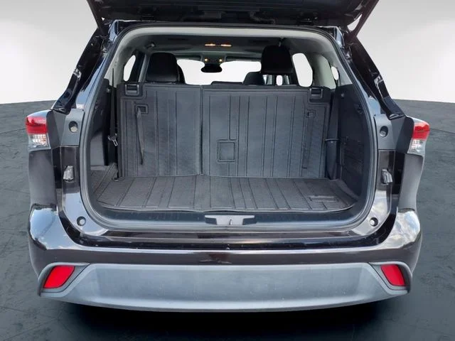 Used 2022 Brown Toyota XLE image 8
