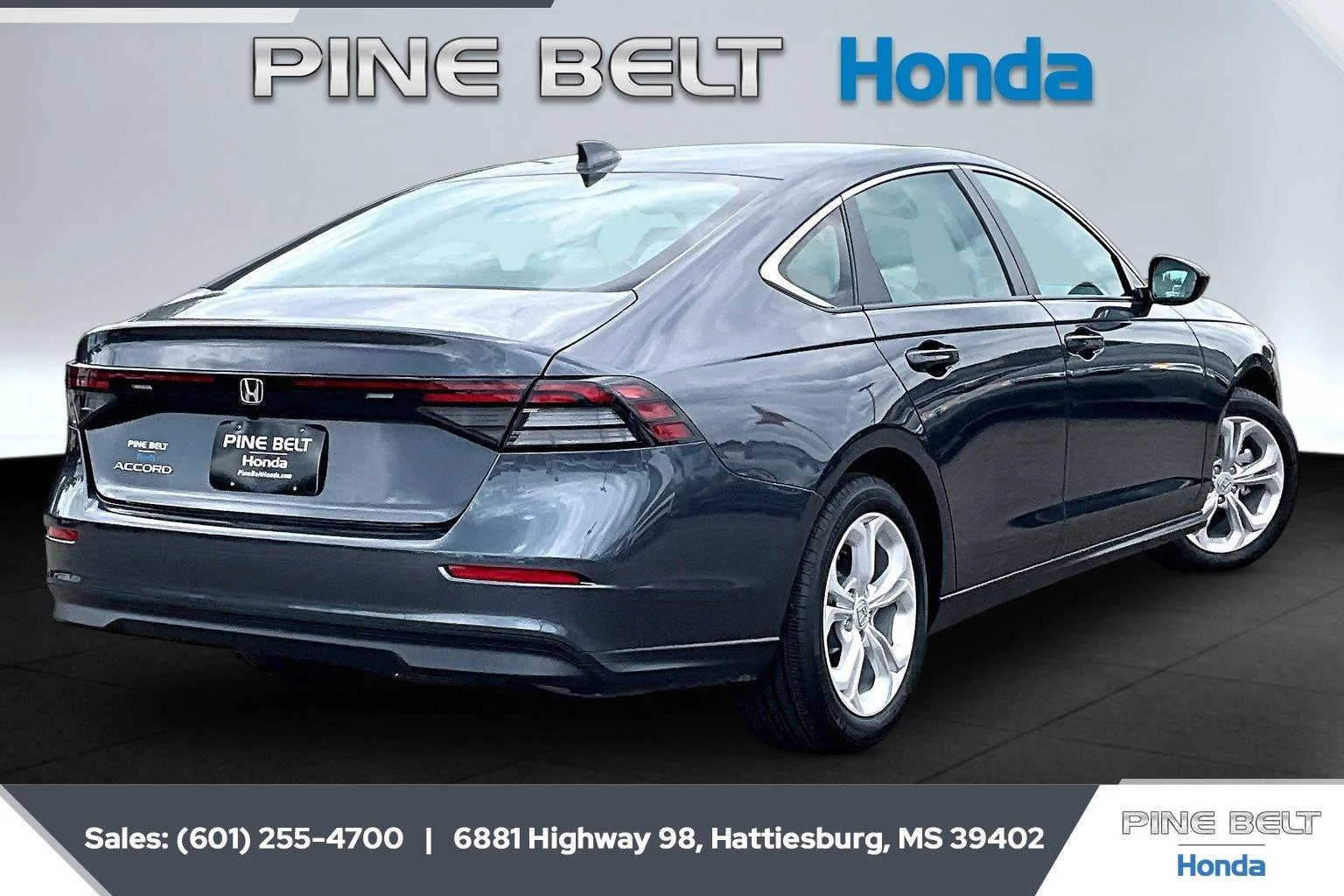 Used 2025 Meteorite Gray Metallic Honda LX image 11