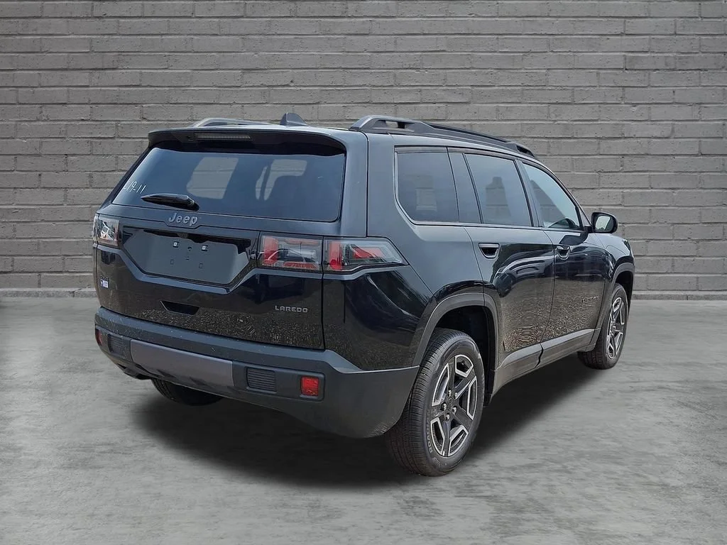 New 2026 Diamond Black Crystal Pearlcoat Jeep Laredo image 8