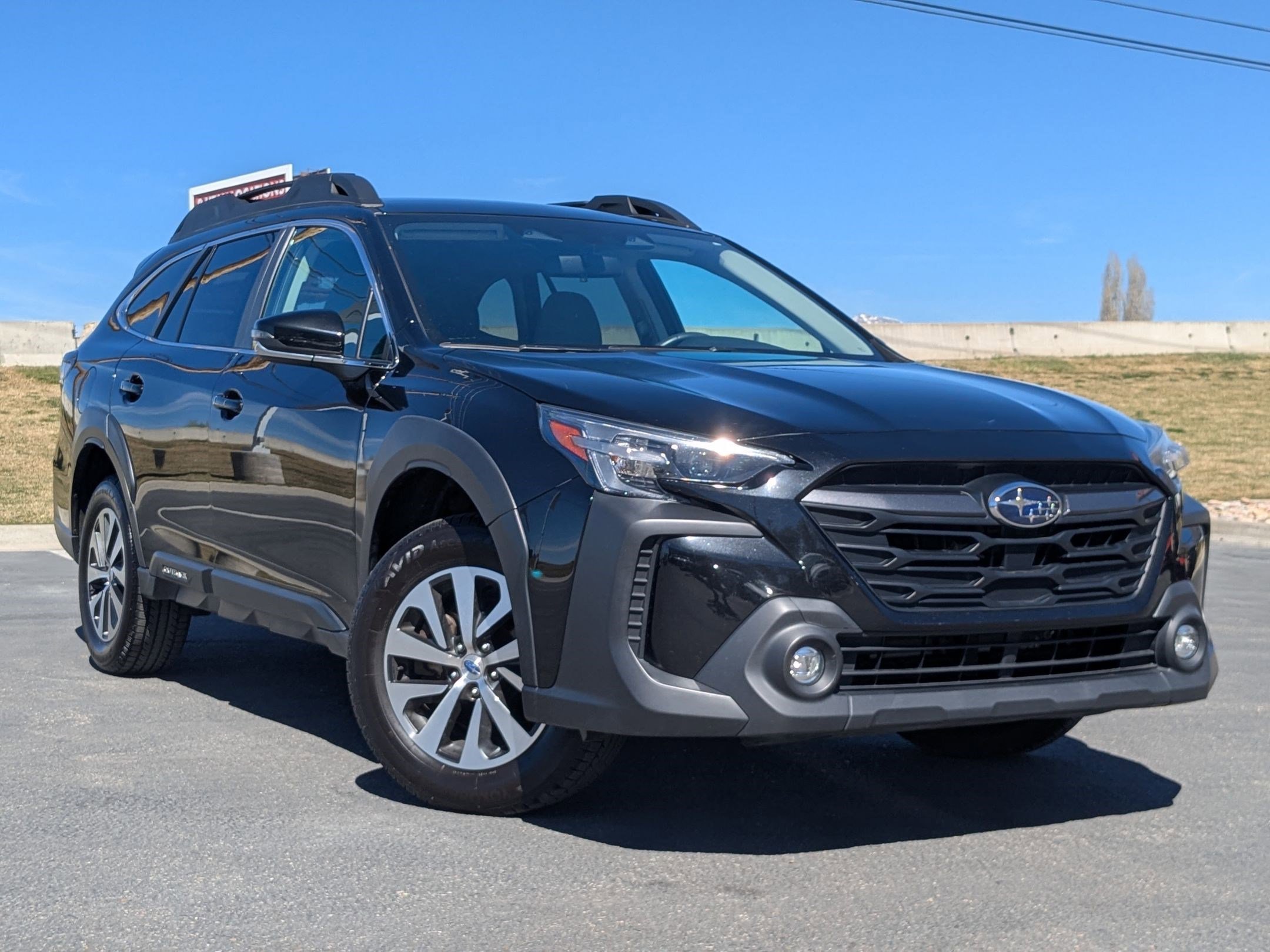 2023 Subaru Outback Premium's photo