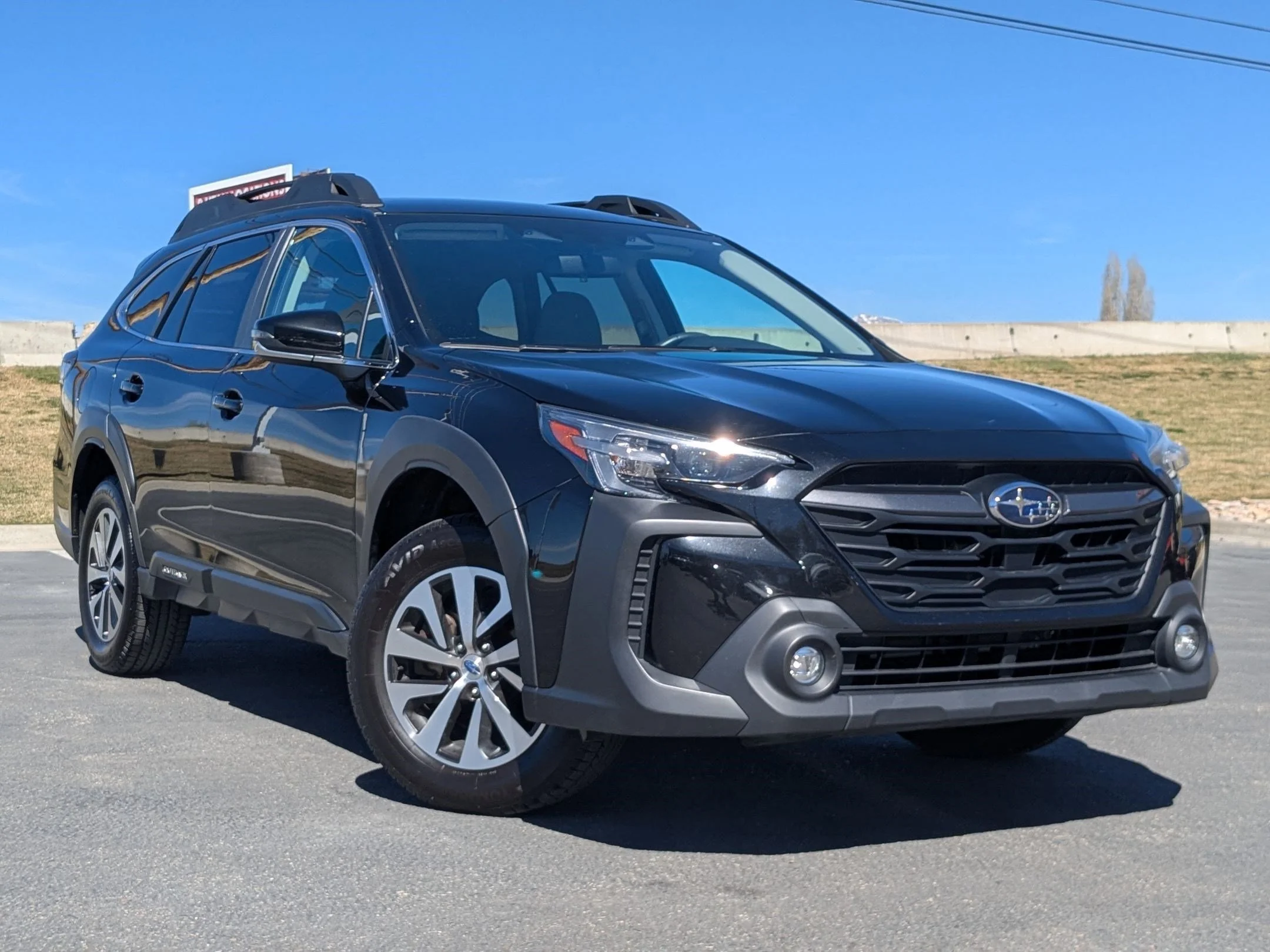 2023 Subaru Outback Premium's photo