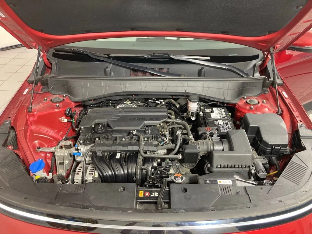 Used 2025 Red Hyundai SEL image 27