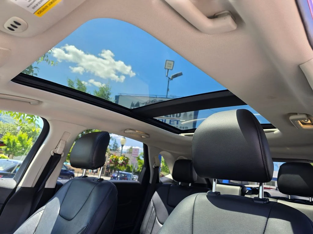 Used 2015 Red Ford Titanium image 22