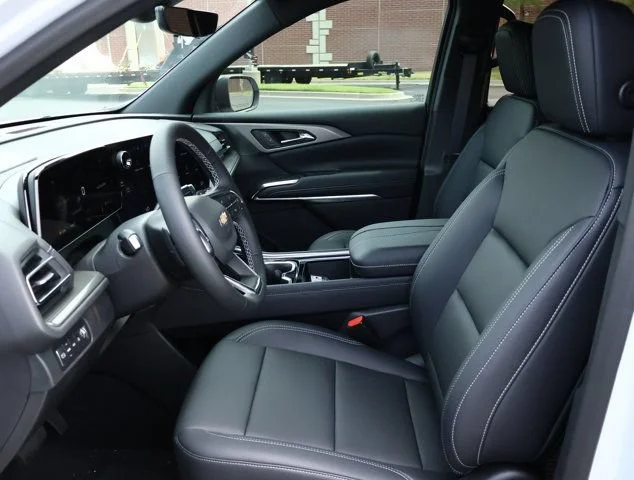 New 2026 Polar White Tricoat Chevrolet LT image 10