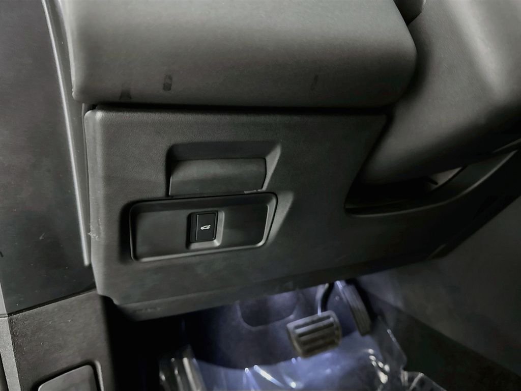 Used 2026 Black Land Rover Core S image 10