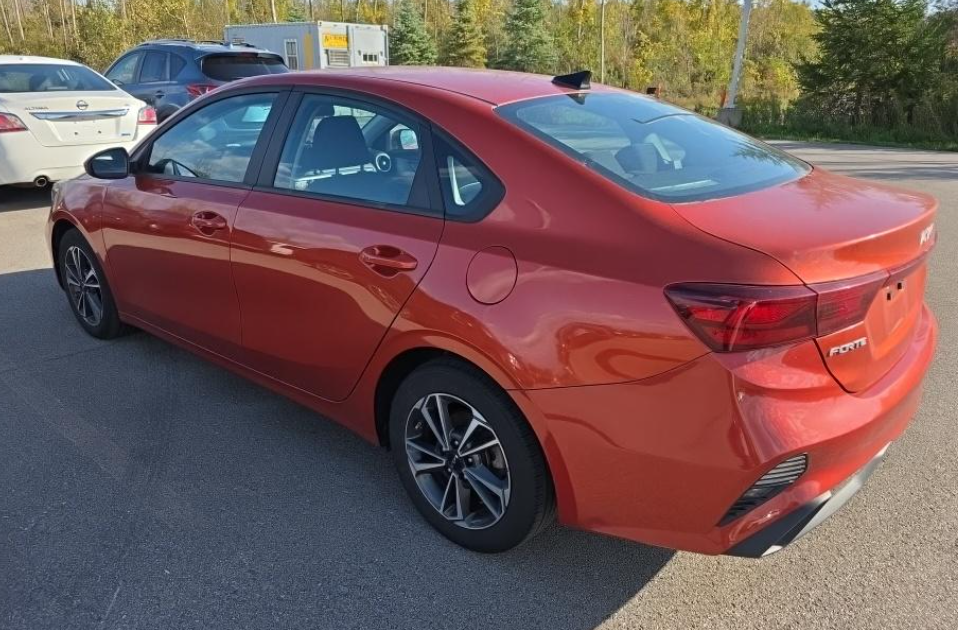 Used 2023 Red Kia LXS image 5