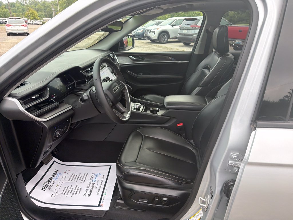 Used 2024 Silver Jeep 4xe image 13