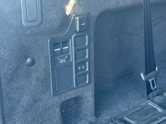 Certified Used 2025 White Land Rover S image 32