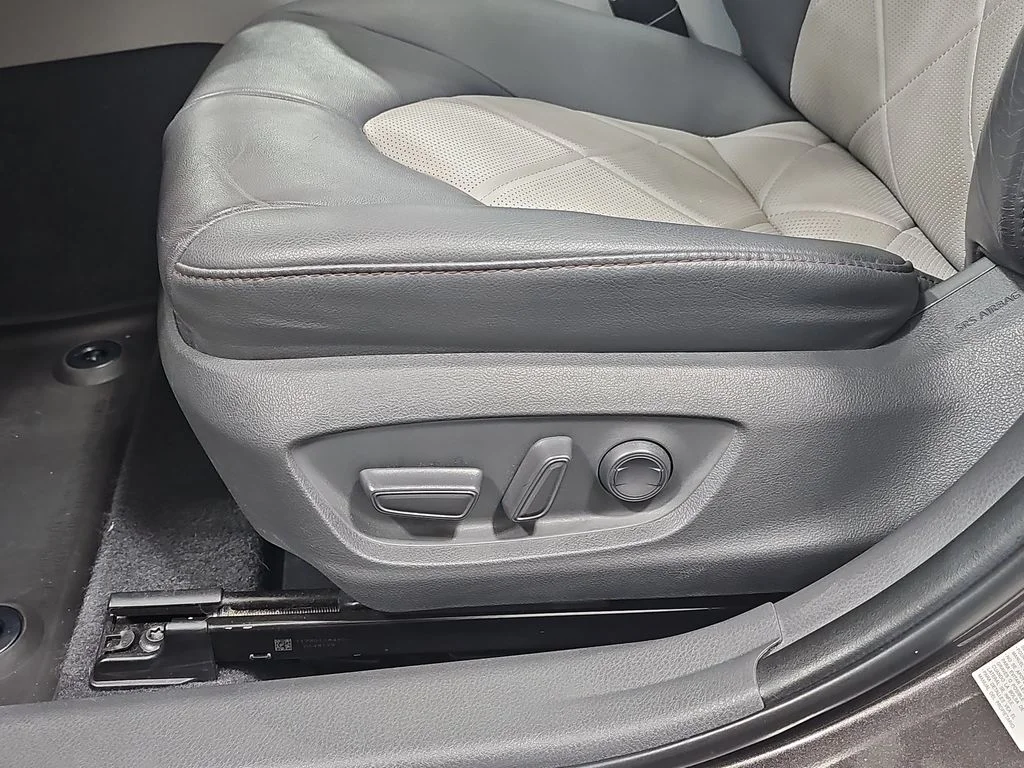 Used 2018 Brown Toyota XLE image 31