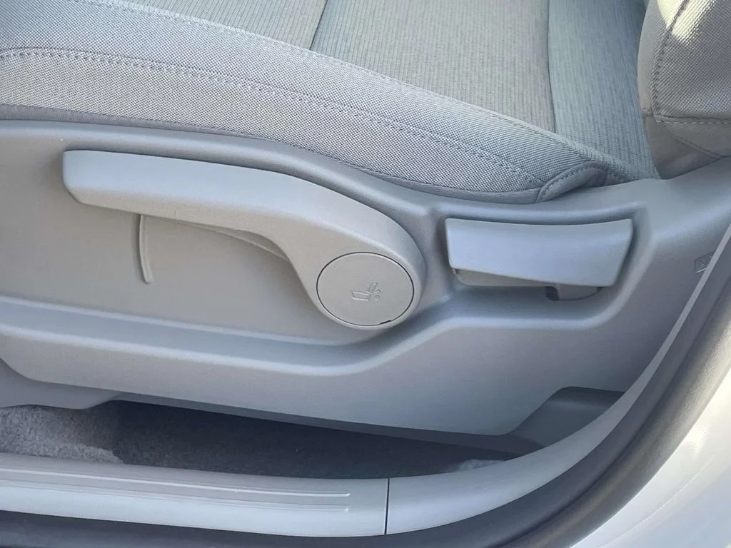 New 2026 White Hyundai SE image 16