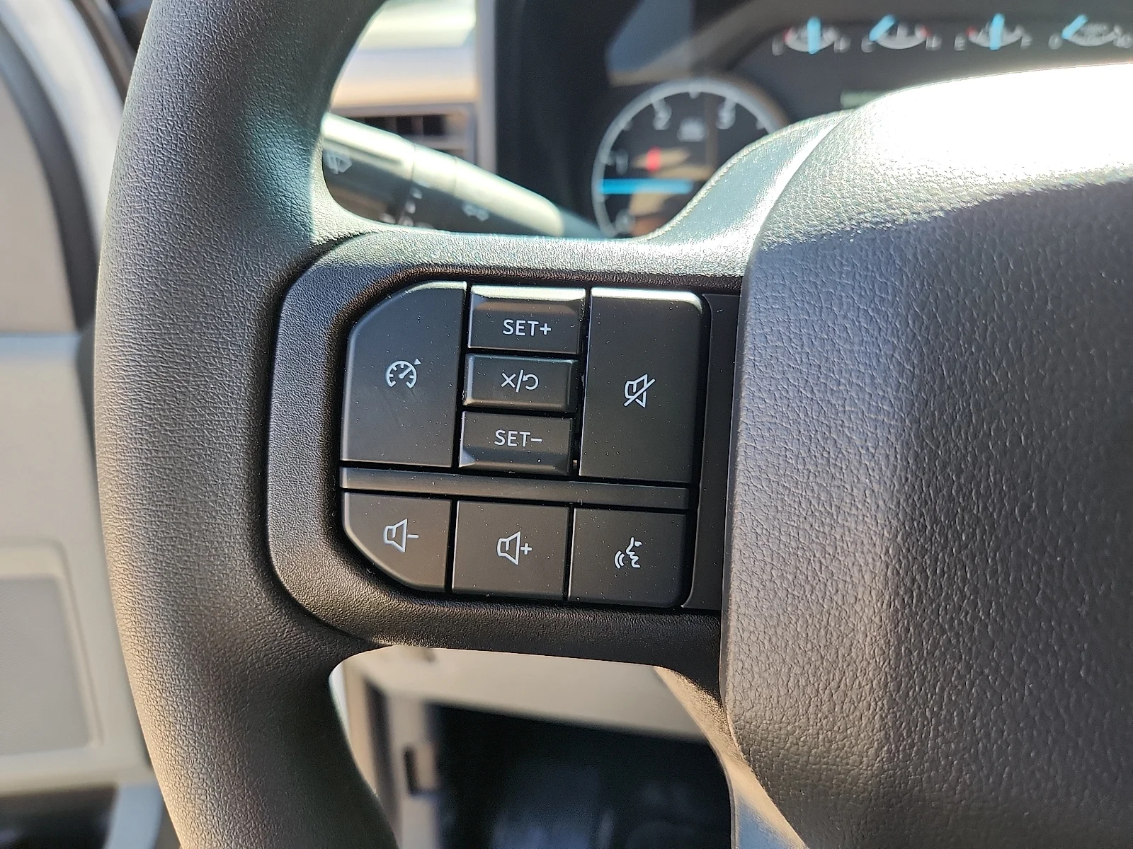 New 2027 Oxford White Ford XLT image 20