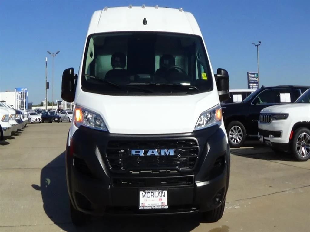 Used 2025 Bright White Clear Coat (pw7) RAM Tradesman 2500 image 3