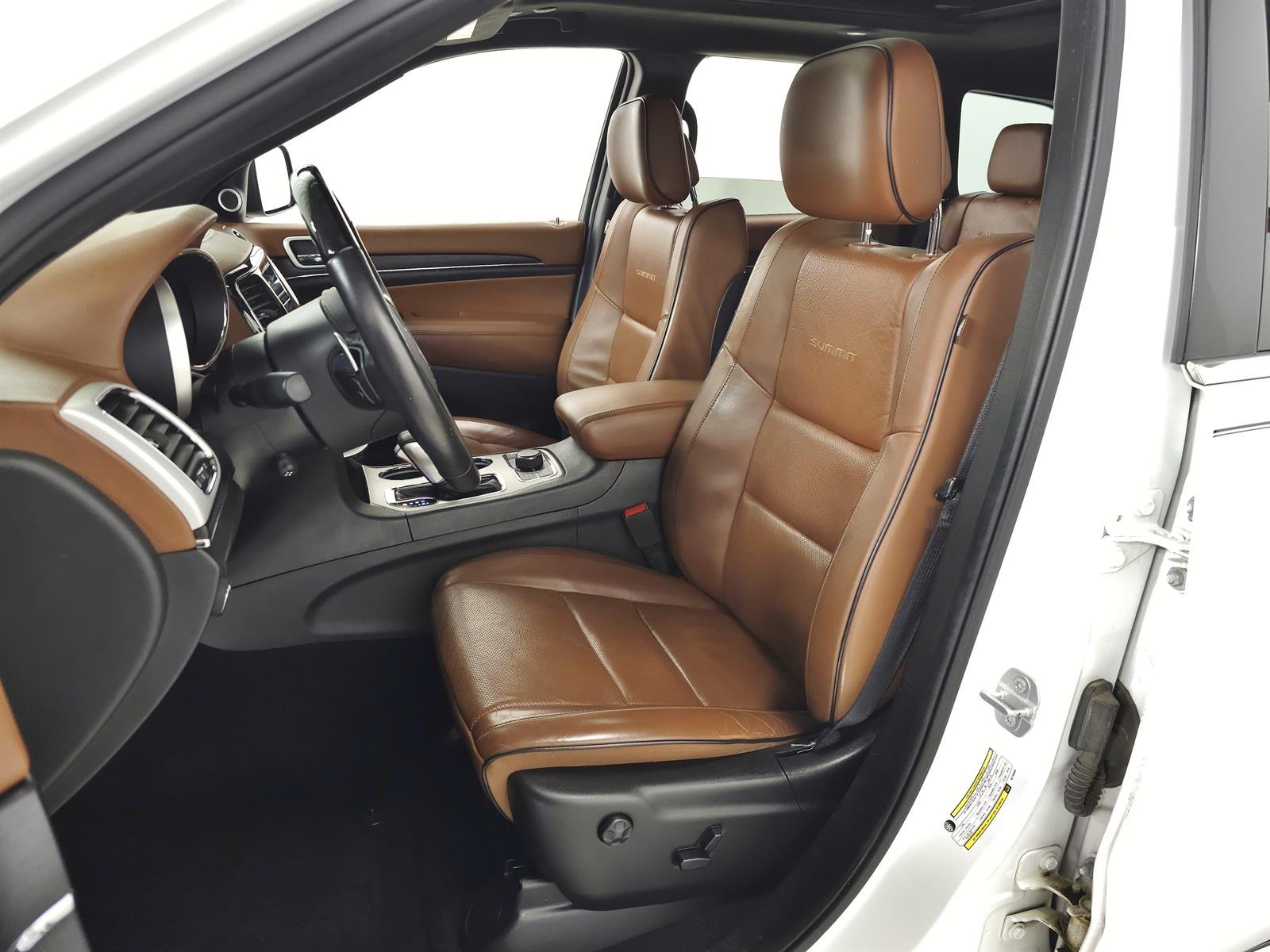 Used 2019 White Jeep Summit image 15