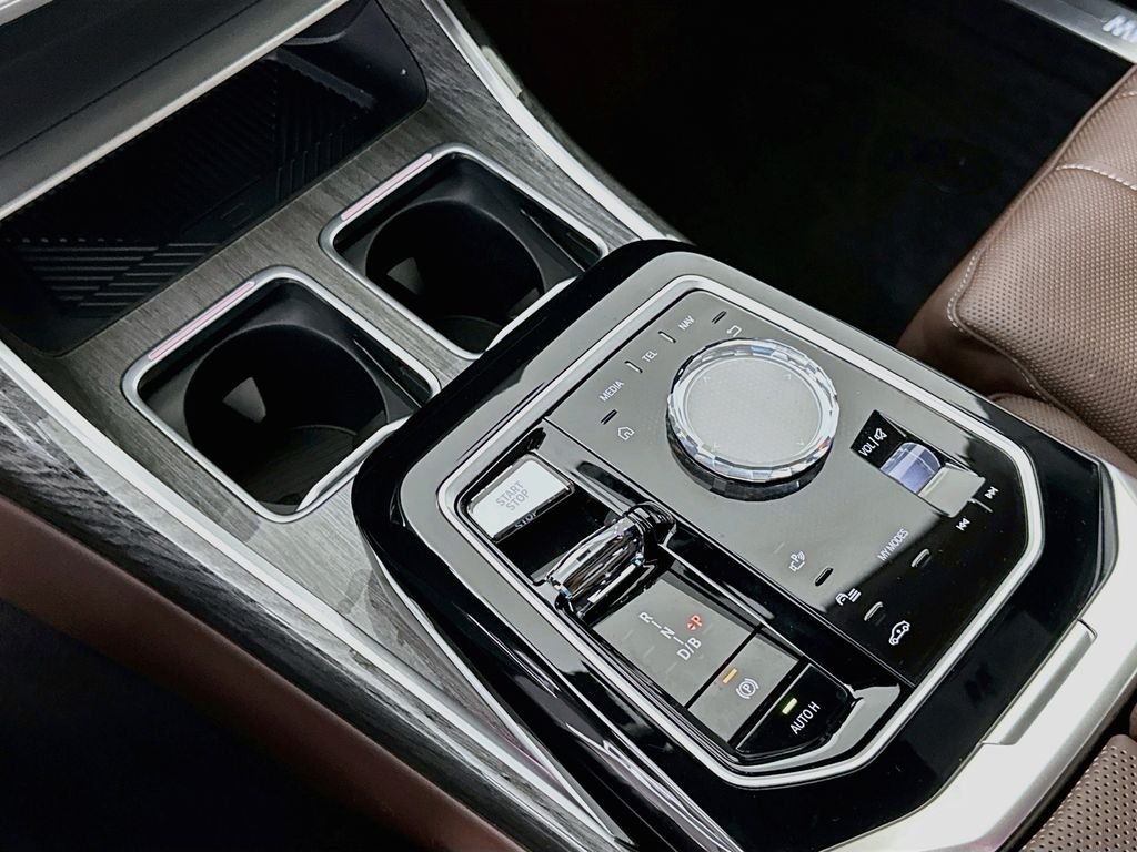 Certified Used 2024 Oxide Grey Met BMW xDrive60 image 17