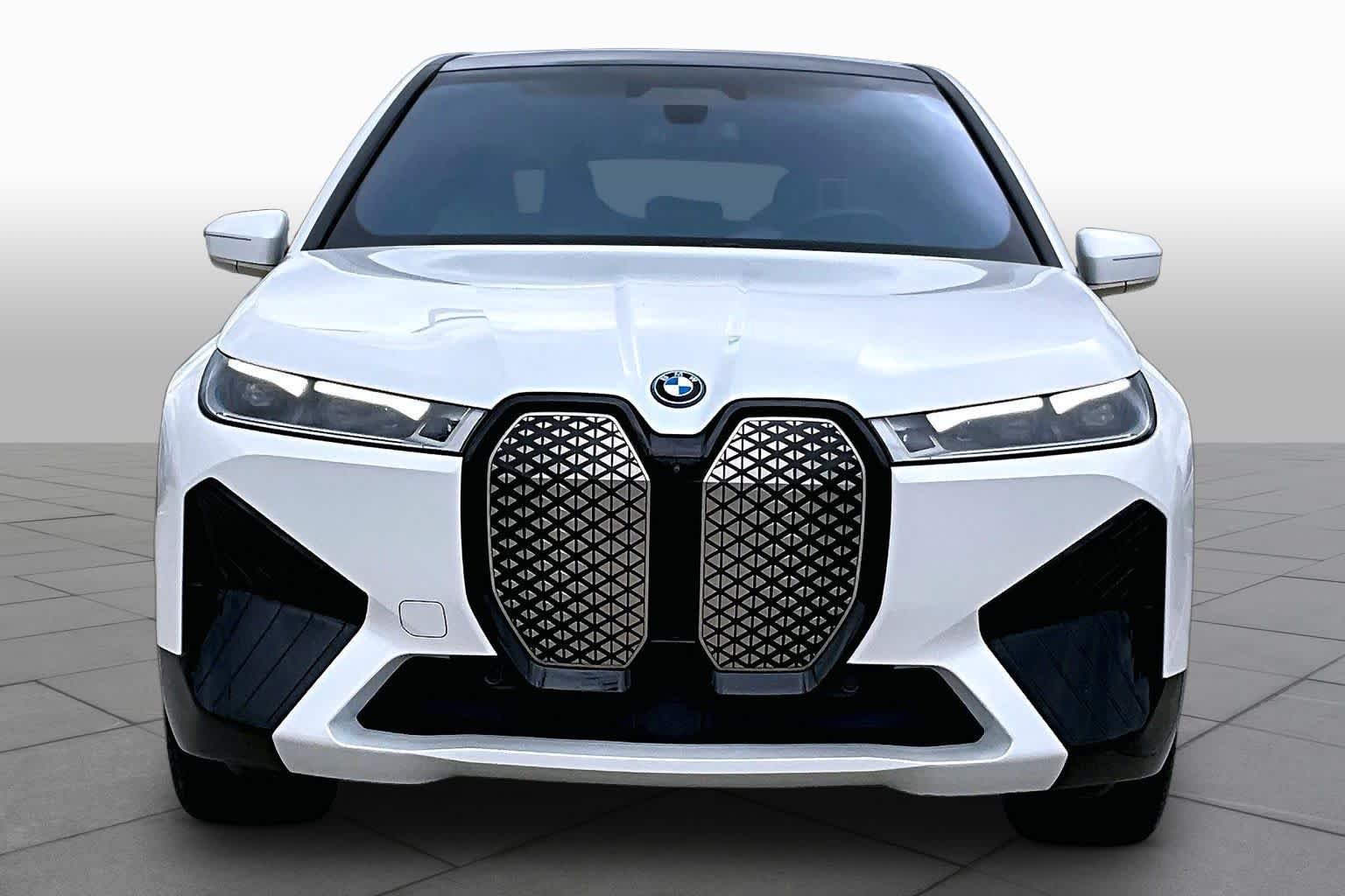 Used 2024 Mineral White Metallic BMW xDrive50 image 3