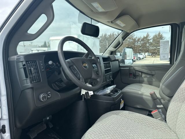 New 2025 Summit White Chevrolet 1WT image 11