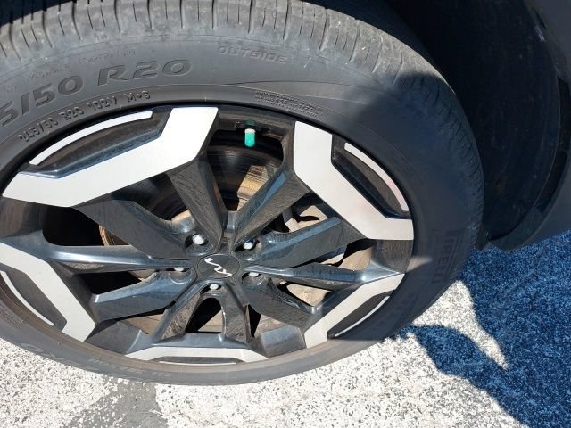Used 2024  Kia EX image 2
