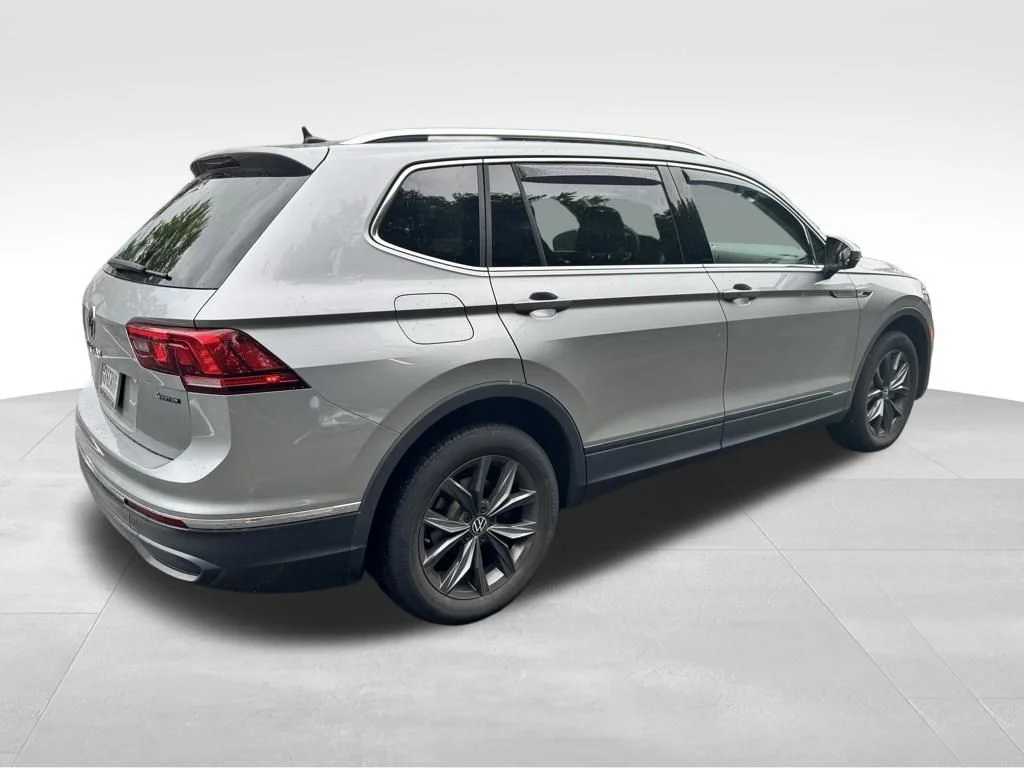 Used 2022 Silver Volkswagen 2.0T SE image 6