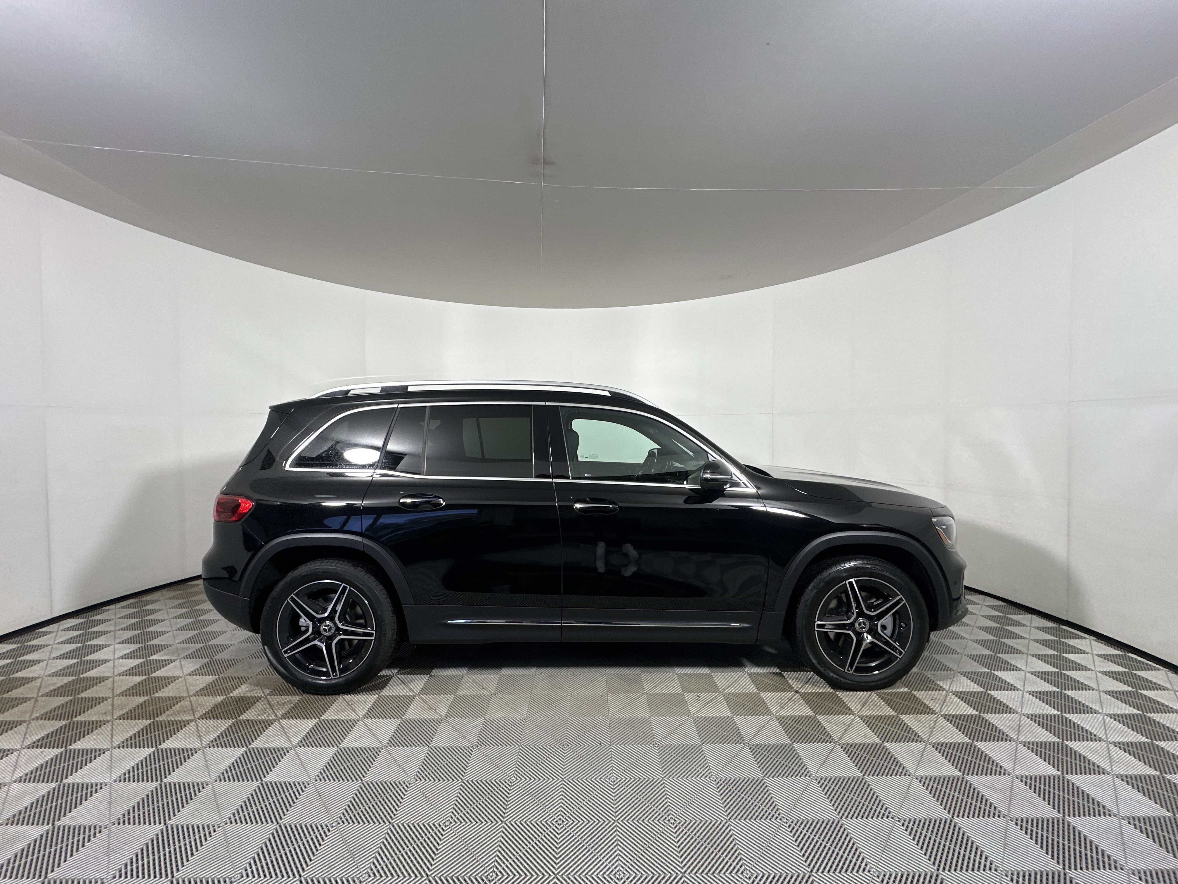New 2026 Night Black Mercedes-Benz GLB 250 image 8