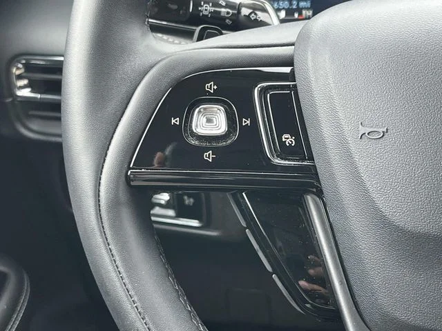 Used 2025 Whisper White Lincoln Premiere image 21