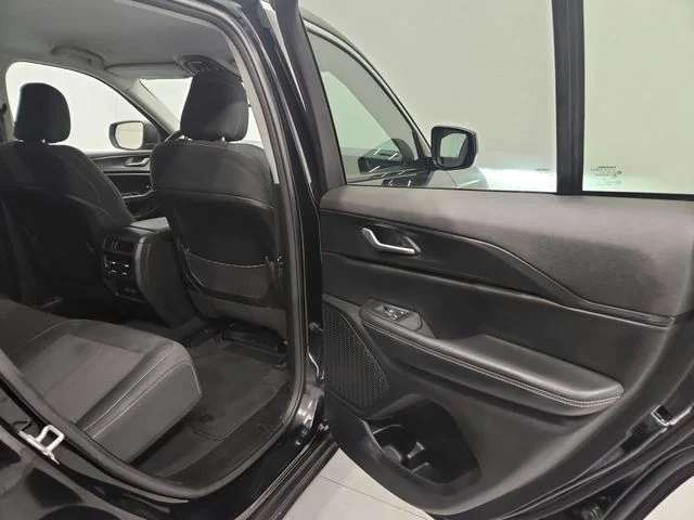 Used 2024 Black Jeep Laredo image 28