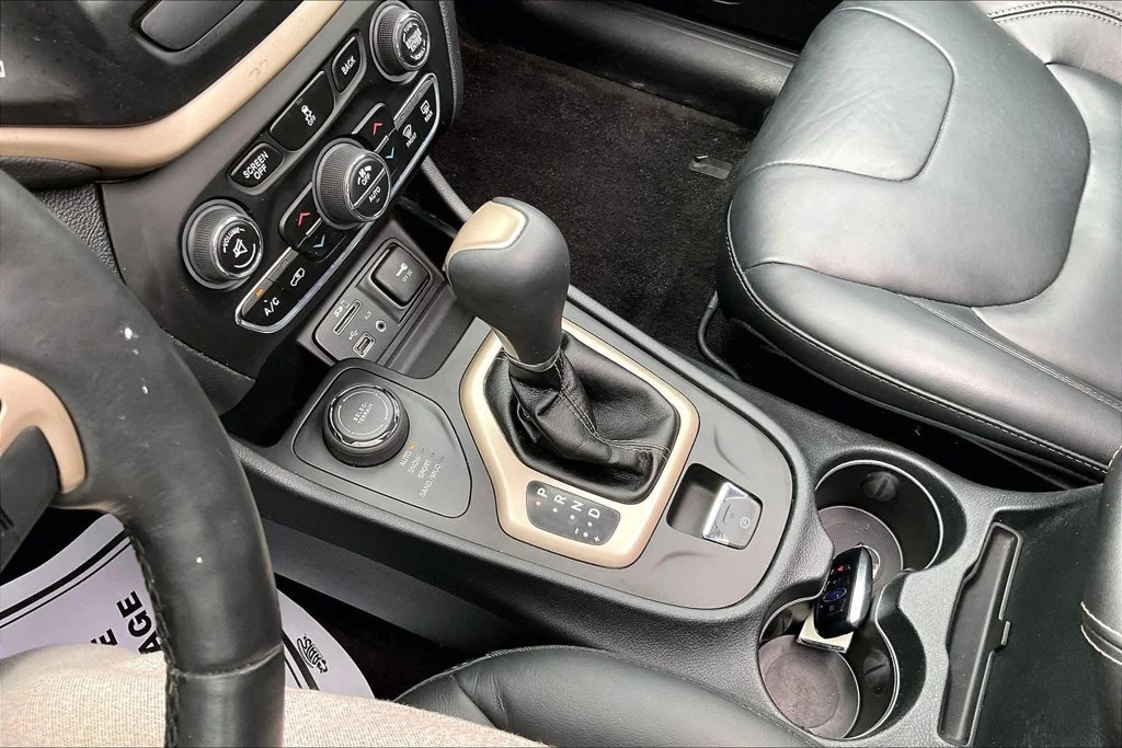 Used 2016 Gray Jeep Limited image 19