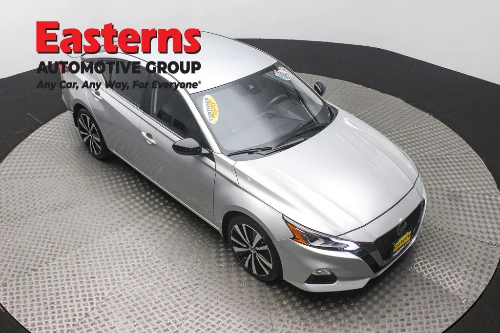 Used 2022 Silver Nissan 2.5 SR image 3