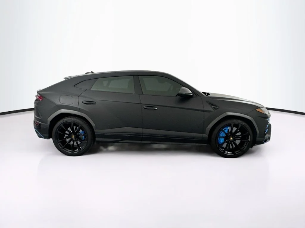 Used 2022 Black Lamborghini  image 4