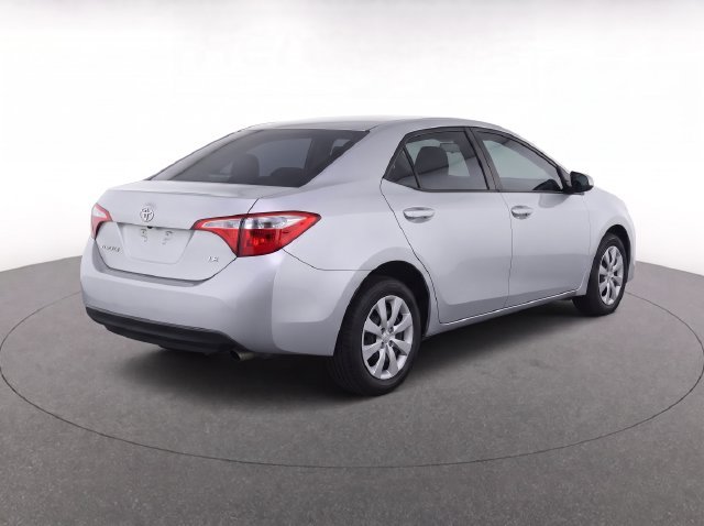 Used 2016 Silver Toyota LE image 4