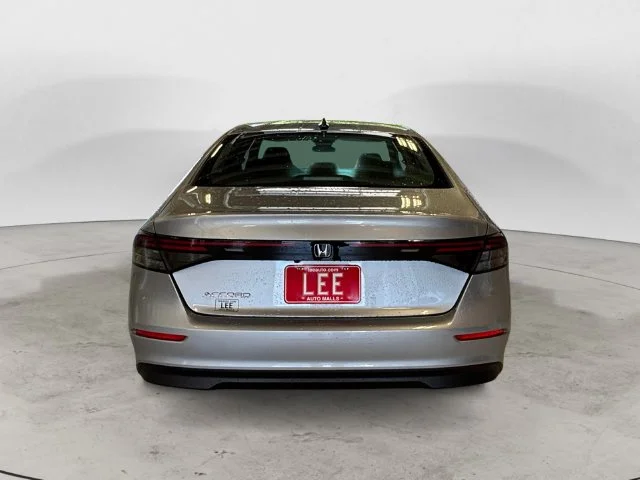 New 2026 Silver Honda SE image 4