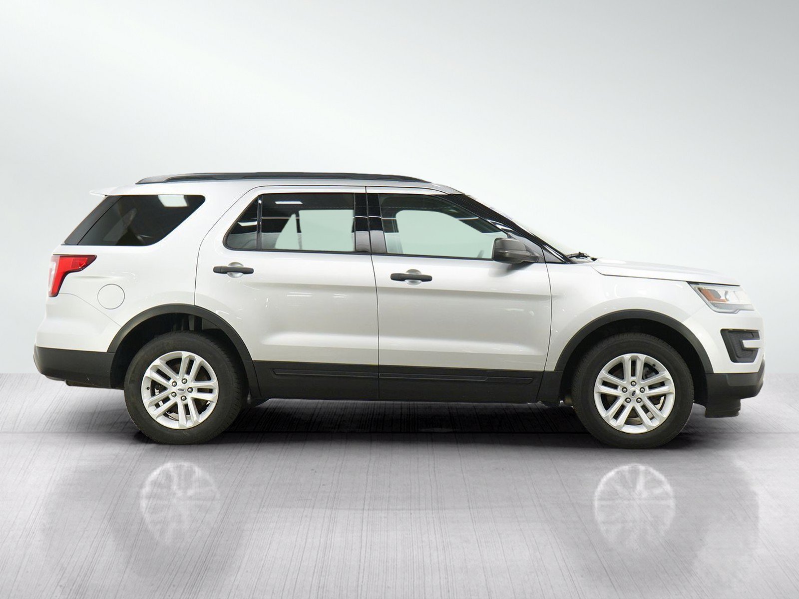 Used 2016 Ingot Silver Ford  image 6