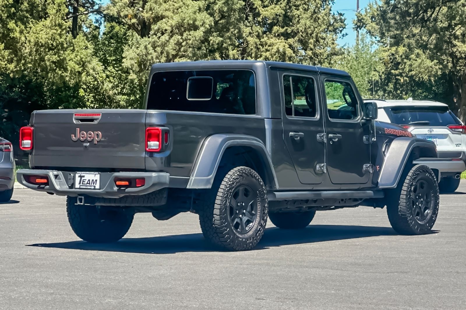 Used 2022 Gray Jeep Mojave image 4